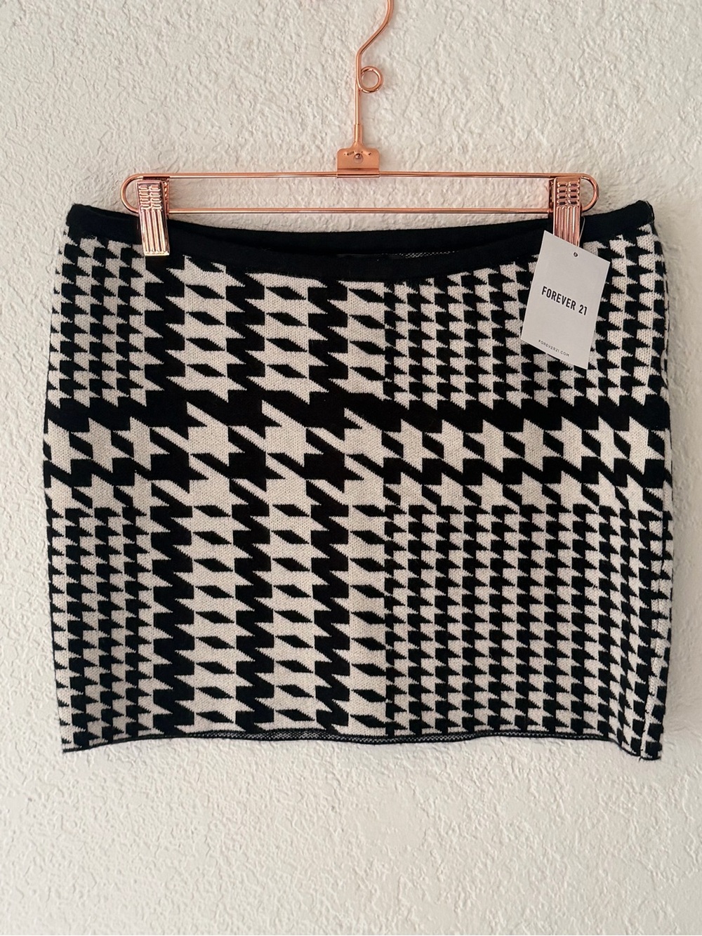 Forever 21 Black & White Houndstooth Pattern Mini Skirt
